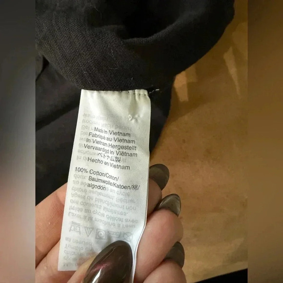 Madewell Black Basic Tee Size Small - Tiny Hole - Picture 6 of 7